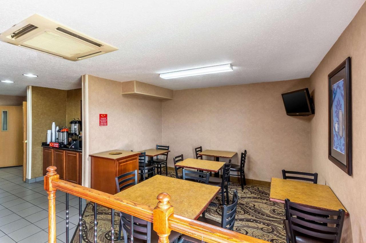 Econo Lodge Inn & Suites Evansville Stevenson Exterior foto